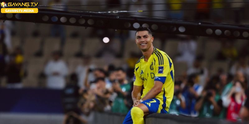 Ronaldo ngạo nghể ở tuổi 40