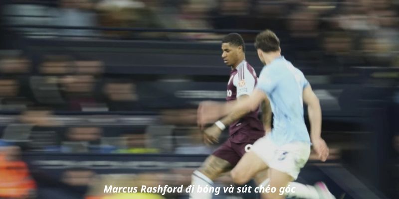 Marcus Rashford thực hiện một pha đi bóng đầy kỹ thuật